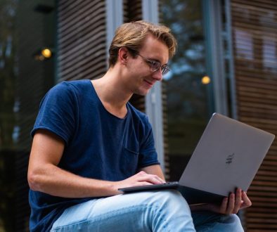 Why Predictable E-Learning Pricing Beats Per-User Models